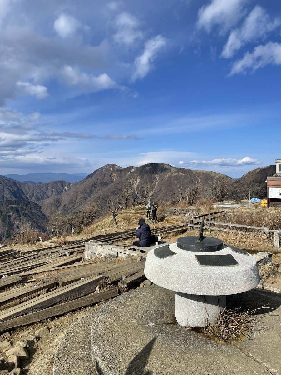 k_mata97's tweet photo. 塔ノ岳登頂🏔️
なかなかハードでした。
下山後のビールが沁みた〜

#登山
#丹沢
#塔ノ岳 https://t.co/QWZW9aWGwJ