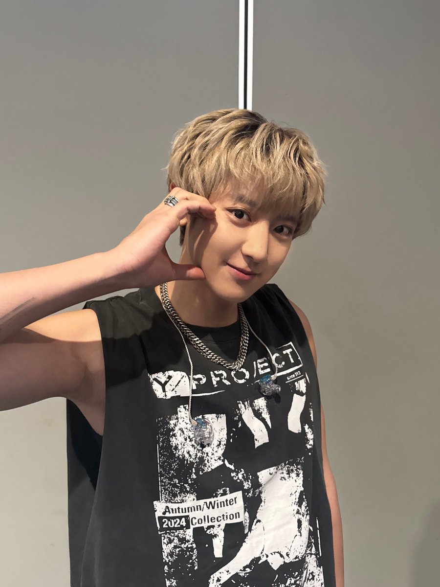 weareoneEXO's tweet image. 내 영원한 1번은 EXO-L〰️👍

#CHANYEOL #찬열
#EXO #엑소 #weareoneEXO
#CHANYEOL_都市風景_City_scape_in_HONGKONG
#2024_CHANYEOL_LIVETOUR #都市風景