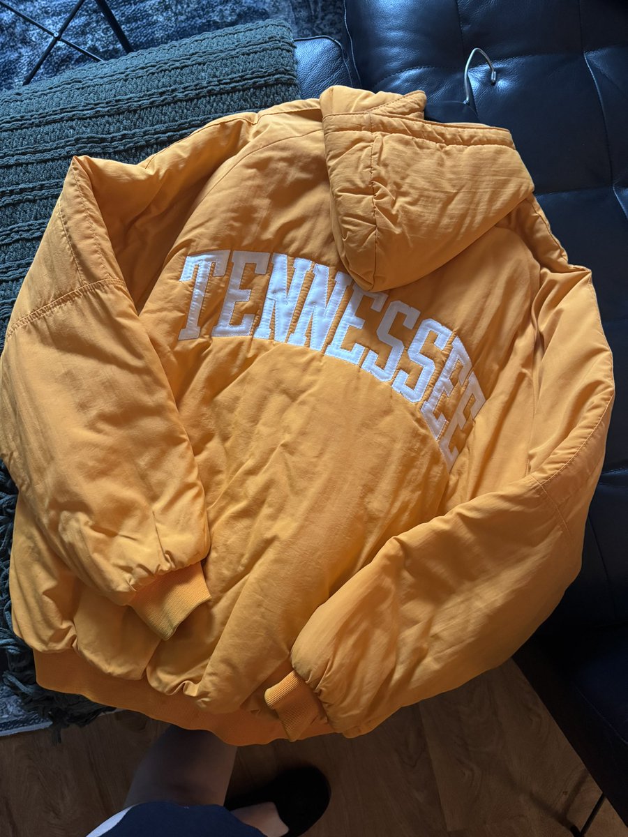 Pulling out PaPa’s vintage Swingsters coat from the 80’s for today’s fit 🍊