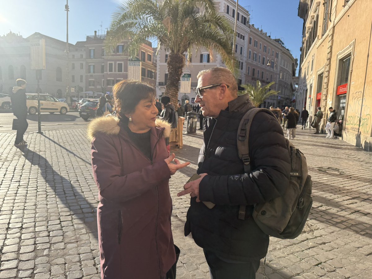 MarioAbbruzzese's tweet photo. #Roma - in Piazza per festeggiare l’assoluzione del Leader della @LegaSalvini @matteosalvinimi ! #Avanti 🇮🇹 #ProcessoOpenArms #GiustiziaGiusta @ClaudioDurigon @DavideBordoni_ https://t.co/zZc3S9qS1M