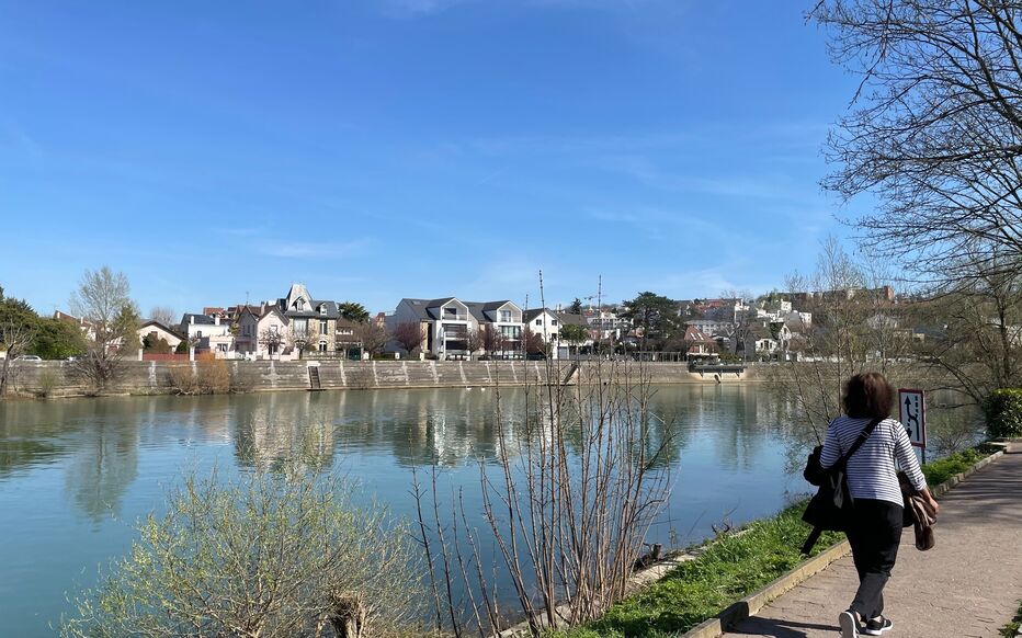 F_Desouche's tweet photo. Le Perreux-sur-Marne (94) : une femme qui aidait un SDF, retrouvée en culotte et ligotée en pleine rue, après avoir été violée chez elle (MàJ : Le suspect est un migrant clandestin tunisien)
 https://t.co/SnhT9yIcCd https://t.co/UoARamsq6u