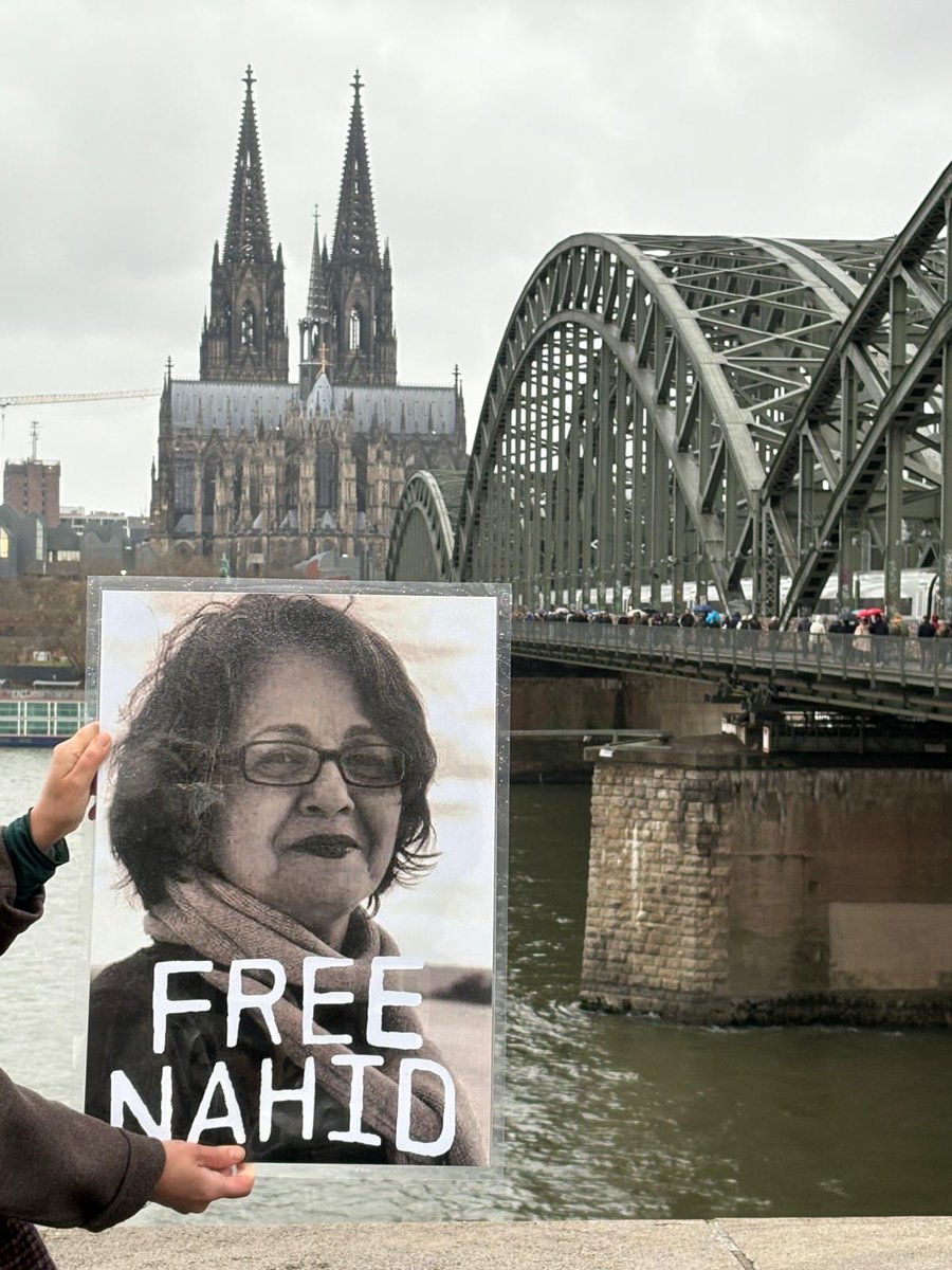 Die Kölnerin und deutsche Staatsbürgerin #NahidTaghavi ist seit 4 Jahren Geisel der Islamischen Republik Iran. Bitte unterschreibt die Petition ihrer Tochter <a href="/mariam_claren/">Mariam Claren #FreeNahid</a> und helft ihr dabei, ihre Mutter frei zu bekommen.

bit.ly/freenahid