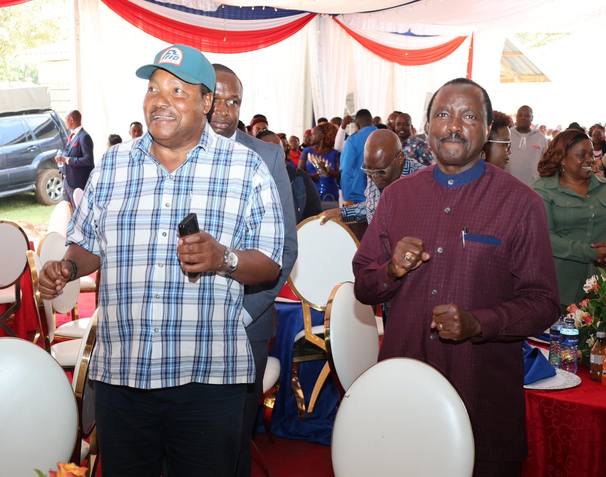 skmusyoka's tweet photo. We are here today in Kusyomomo, Machakos Town, Machakos County, to honour commitment.
Hon. Catherine Kyee has, with #TeamKalonzo, sacrificed for the cause and put their lives on the line. 
As party leader of @TheWiperParty, we celebrate their spirit of service above self.
I urge fellow members to look at Hon Kyee's example and soil your hands for our Movement.