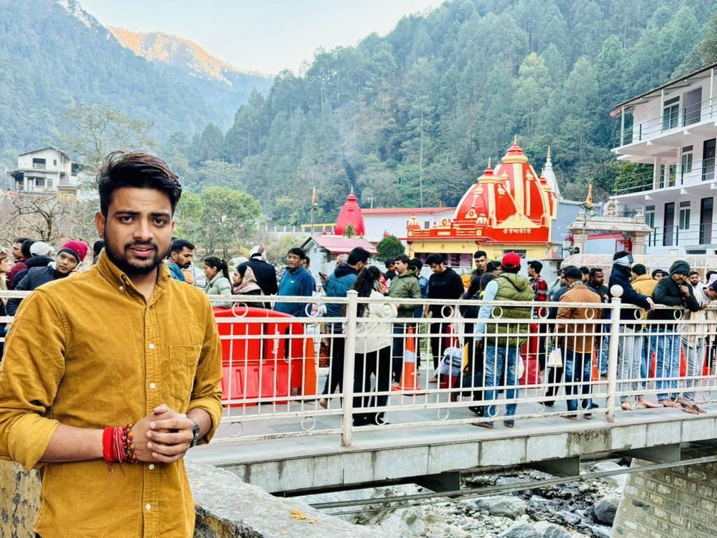 sanju_dausa_05's tweet photo. उत्तराखण्ड में कैंची धाम पहुँचके श्री हनुमान जी के परम् उपासक, आध्यात्मिक महागुरु, अलौकिक शक्तियों के स्वामी परमपूज्य बाबा नीम करोली महाराज जी के दर्शन करने का सौभाग्य प्राप्त हुआ।परम्पूजनीय बाबा का आशिर्वाद सदा हम सब पर बना रहे। 🙏🏻

#kechi #kechidham #केचीधाम #नीमकरोली https://t.co/nfEltlj3ZV