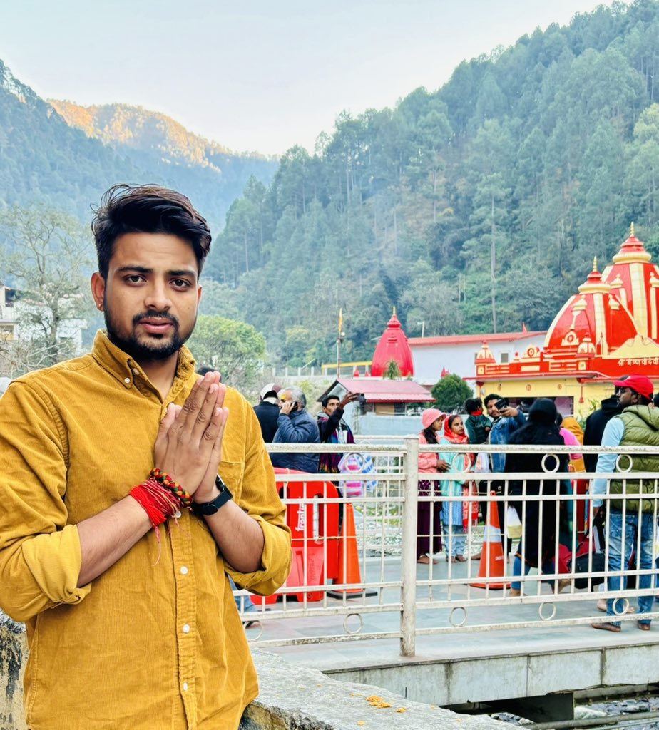 sanju_dausa_05's tweet photo. उत्तराखण्ड में कैंची धाम पहुँचके श्री हनुमान जी के परम् उपासक, आध्यात्मिक महागुरु, अलौकिक शक्तियों के स्वामी परमपूज्य बाबा नीम करोली महाराज जी के दर्शन करने का सौभाग्य प्राप्त हुआ।परम्पूजनीय बाबा का आशिर्वाद सदा हम सब पर बना रहे। 🙏🏻

#kechi #kechidham #केचीधाम #नीमकरोली https://t.co/nfEltlj3ZV