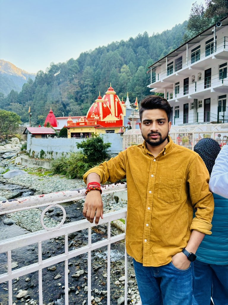 sanju_dausa_05's tweet photo. उत्तराखण्ड में कैंची धाम पहुँचके श्री हनुमान जी के परम् उपासक, आध्यात्मिक महागुरु, अलौकिक शक्तियों के स्वामी परमपूज्य बाबा नीम करोली महाराज जी के दर्शन करने का सौभाग्य प्राप्त हुआ।परम्पूजनीय बाबा का आशिर्वाद सदा हम सब पर बना रहे। 🙏🏻

#kechi #kechidham #केचीधाम #नीमकरोली https://t.co/nfEltlj3ZV