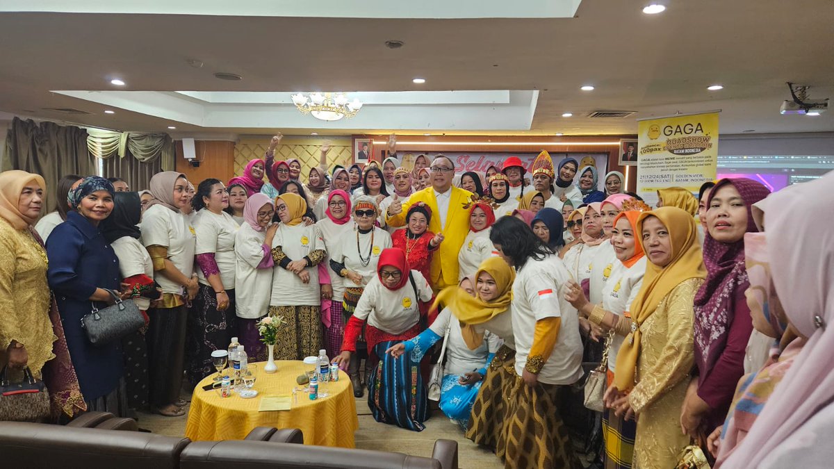 gagatom01's tweet photo. 🎀On the 21st, at the Indonesia conference🎀, 90% of the attendees were local women🤱. Everyone responded to my call and was willing to join GAGA with just $100 as a gesture of support for the anti-war cause🌸. https://t.co/5i3wUmd2Kd