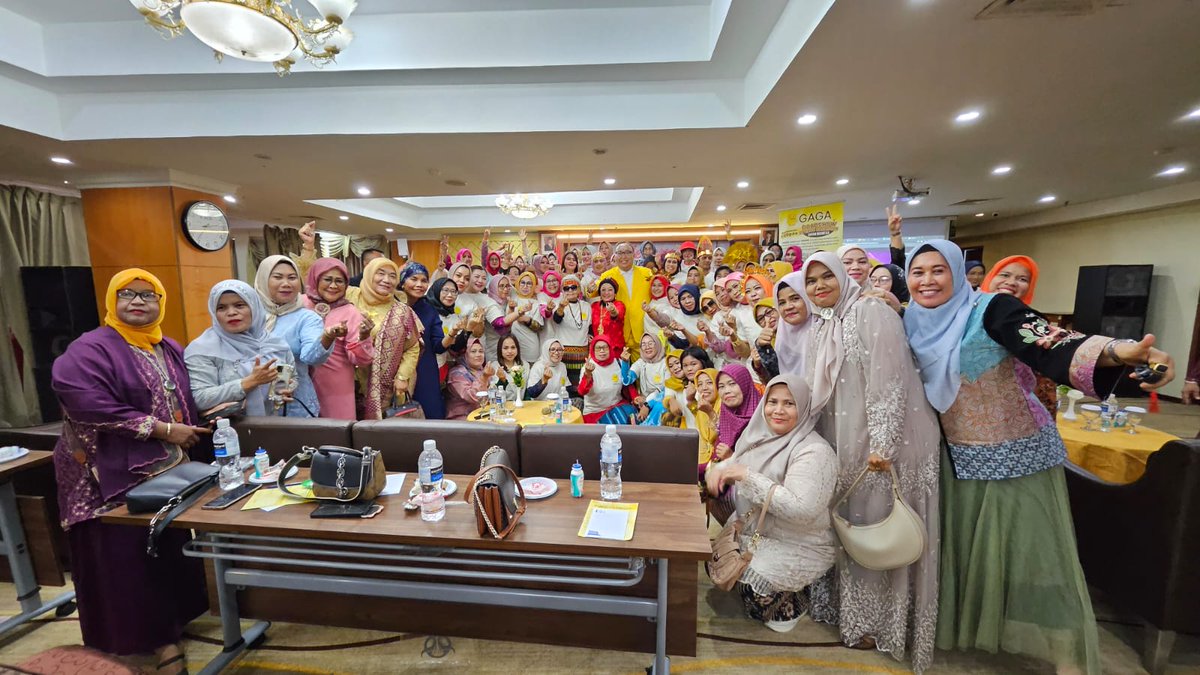 gagatom01's tweet photo. 🎀On the 21st, at the Indonesia conference🎀, 90% of the attendees were local women🤱. Everyone responded to my call and was willing to join GAGA with just $100 as a gesture of support for the anti-war cause🌸. https://t.co/5i3wUmd2Kd