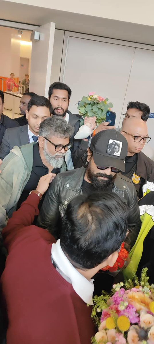 Global Star #RamCharan and genius director #Sukumar of record breaking movie #Pushpa2    along with #RC16 director #BuchiBabuSana reached Dallas

#Shankar #KiaraAdvani #AlluArjun    #Pushpa2TheRule    #Rangasthalam #RRRBehindAndBeyond #RRRMovie
#Pushpa2