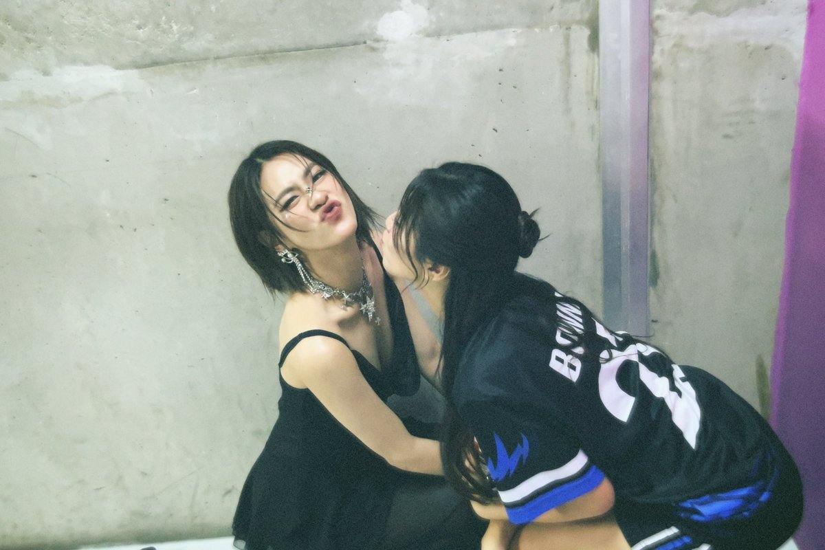 PloyPhachkarin's tweet photo. 🤍🖤🎞️  #GMMTVStarlympics2024 https://t.co/wC7b8Vn7YJ