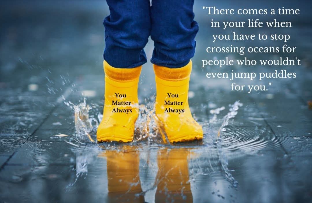 SuzieYMA's tweet photo. A wee #straighttalkingsaturday reminder to stop crossing oceans for people who wouldn't even jump puddles for you  💜💜💜 #YouMatterAlways #youareimportantandyoumatter  #sayitasitis #getitoffyourchest #sentenceenhancer #knowyourself #valueyourself #selfworth #bodymindsoul https://t.co/gbgsQtgcZC