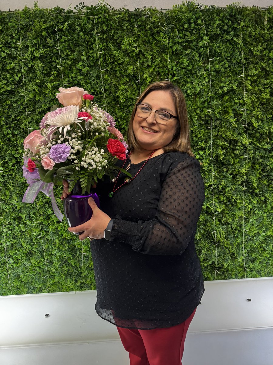 Congratulations to our ‘24-‘25 Escontrias STEAM Academy TOY, Ms. Porras.  🎉🩵♥️🐾