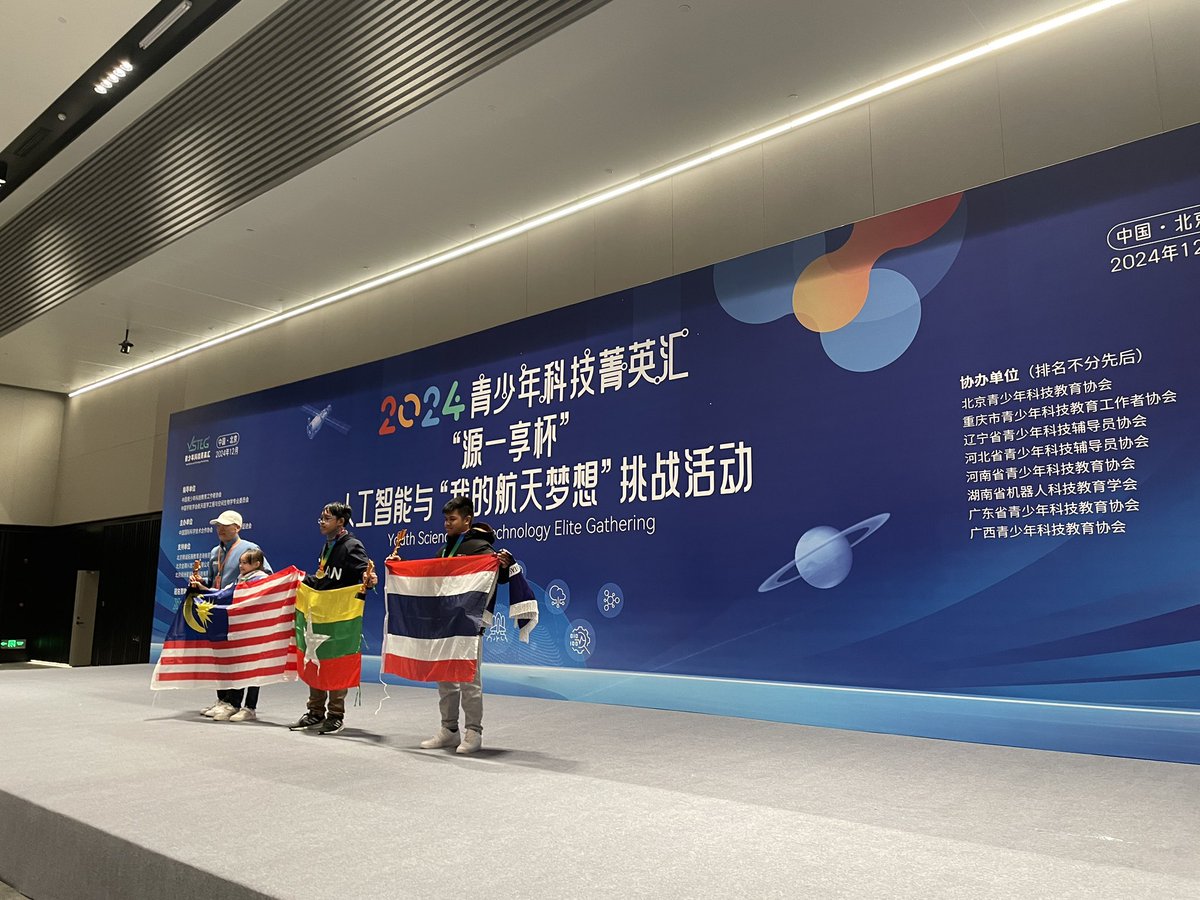 amychan301's tweet photo. Youth Science and Technology Elite Gathering, Beijing station-super AI ZMROBO
#education #coding #ZMROBO #robotics #WiseKit #AI #STEM #build #play #create #kids #competition https://t.co/IDmwNr6NWw
