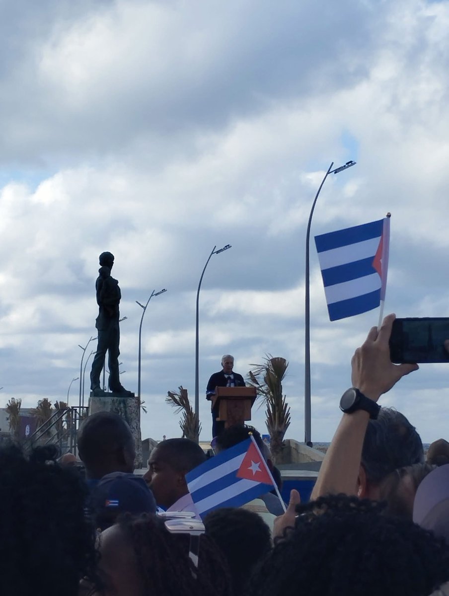 Yesterday, Hundreds of thousands of people marched in Havana VS the Blockade and the SSOT List designation. It was a clear display of strength by the Revolution, reflecting the support of its people.

No mainstream media outlet accredited in Havana bothered to cover the march.