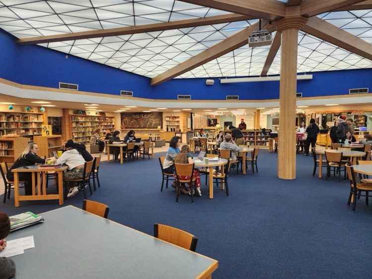 Our NHS students are helping classmates get ahead and prepare for success after they return from the holiday break. Focusing on teamwork and academic growth, they’re helping peers strive to be their best.A perfect example of camaraderie and excellence in our school community!