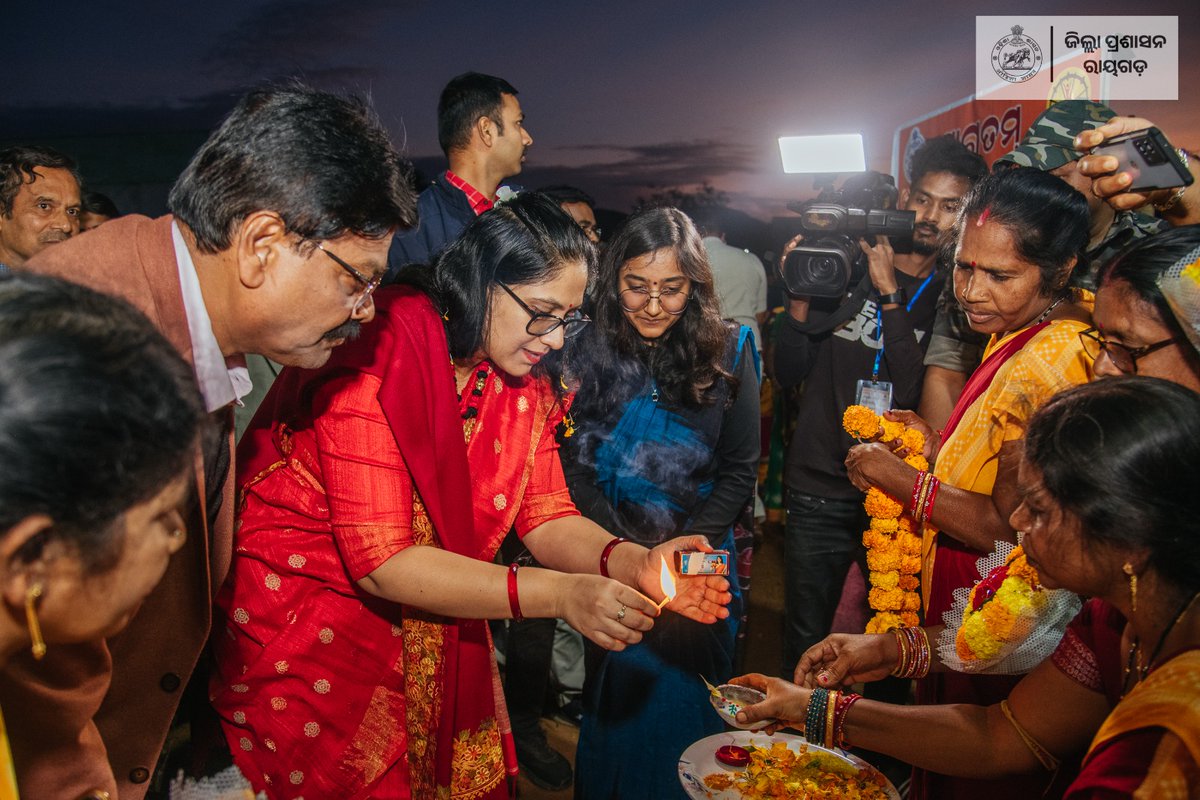 ତା ୨୧-୧୨-୨୪ ରିଖ ଗୁଣପୁର କେନ୍ଦ୍ରୀୟ ବିଦ୍ୟାଳୟ ପଡିଆ ଠାରେ ଉପଖଣ୍ଡ ସ୍ତରୀୟ ଚଇତି ଇଡ଼ିତାଲ୍ - ୨୦୨୪ ଅବସରରେ ମାନନୀୟ ଅତିଥିଙ୍କ ଦ୍ୱାରା ପ୍ରଦୀପ ପ୍ରଜ୍ଜ୍ଵଳନ ସହ ପ୍ରଦର୍ଶନୀ ଉଦ୍ଘାଟନ ହେବା ସହ ସାଧାରଣ ସଭା ଓ ସାଂସ୍କୃତିକ ଉତ୍ସବ କାର୍ଯ୍ୟକ୍ରମ ଆୟୋଜିତ ହୋଇଯାଇଛି ।