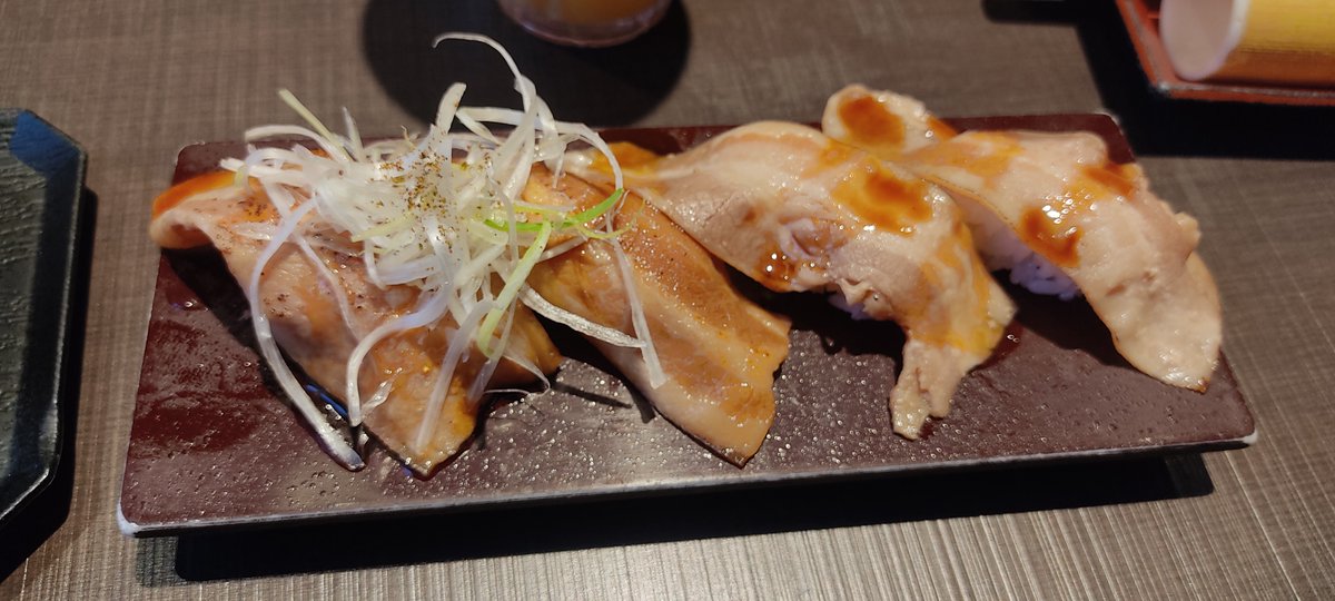 寿司もおつまみ系も食べ放題でお調子に乗ってぱかぱか注文してぽいぽい食べてた。あ、てんぷらも3種一皿食べたのに写真記録撮り損ねてた。食べるのに夢中で(;^-^A でもなんか衣がおせんべいみたいなごりごりさなんでゆず庵で天ぷらを注文するのは素人にはオススメ出来ないと思った 