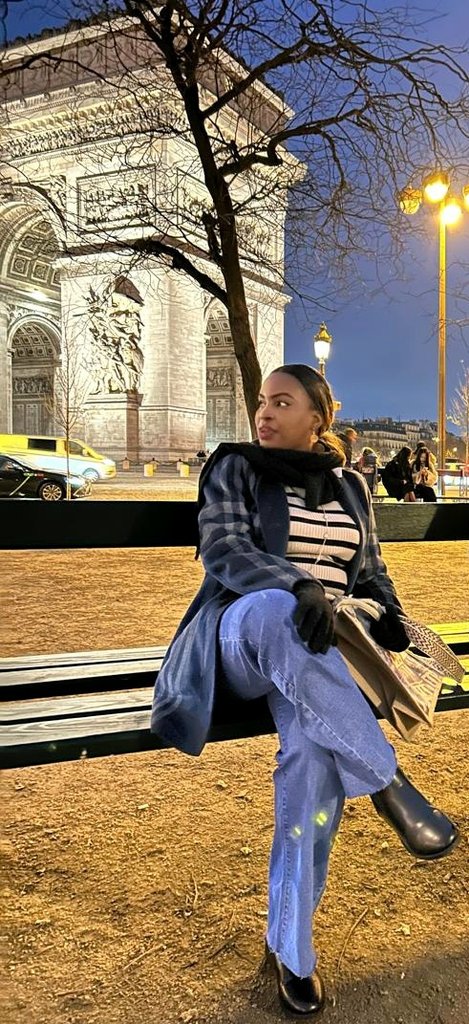 Profitez de cet avant-dernier week-end de l'année #2024 pour vous ressourcer et créer de beaux souvenirs. Que la joie et la douceur vous accompagnent dans un élan de gratitude au Tout-Puissant ! 🙏🏼 #WeekEndBonheur #FinDAnnée #Paris2024 
#DécembreGratitude
<a href="/sergebonane/">Sergio #Sierra Bravo  𝕏</a> <a href="/jimanel/">Coach Jimanel LWIGULIRA</a>