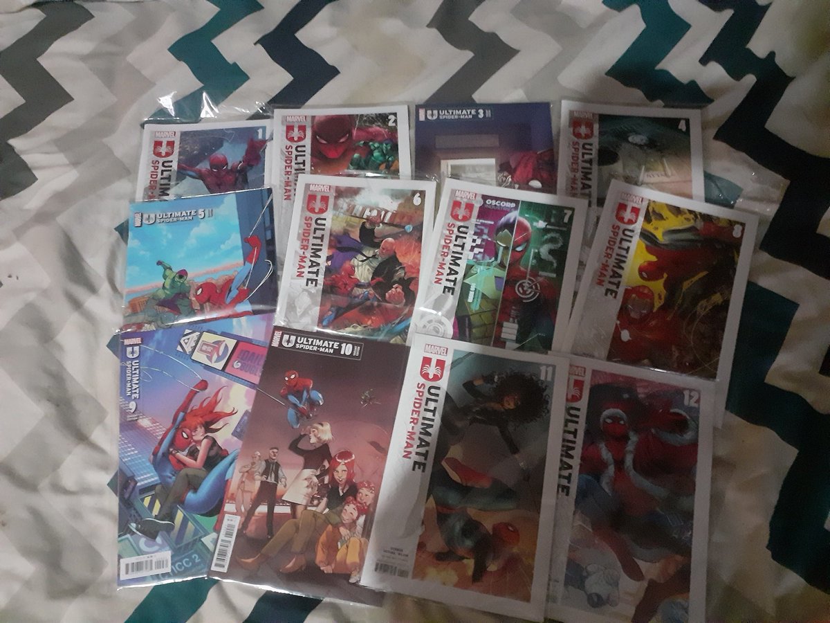 Just thought I'd post a updated pic of all my Ultimate Spider-Man issues now that I have them all.

Well until next year.