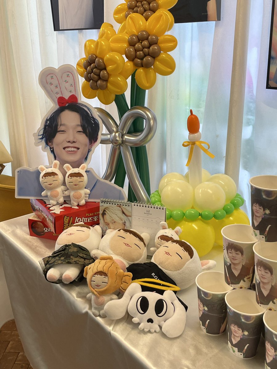 #forever_summer_withbobby
겨울인데 봄이 온 것 같았다☺️
지원 웃는 모습처럼 해사한 생카였다 진심💚💛
가뭄 같은 일상 속 봄비같은 곳이었듬 엉엉
바비 생일 축축
