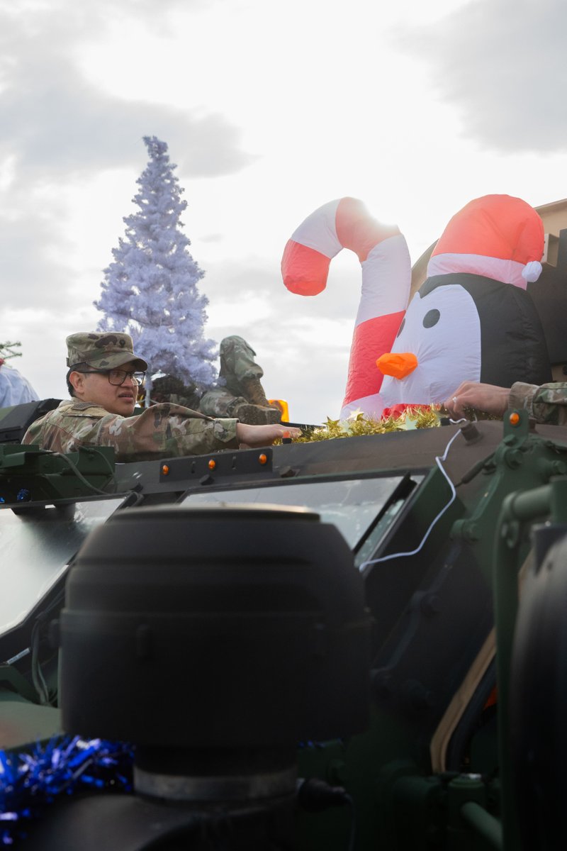 USArmyEURAF's tweet photo. With the holidays growing nearer soldiers are beginning to feel the spirit as they go all out on holiday decorations ☃️❄
📷 by Pfc. Jolene Cintron
#StrongerTogether #VCorps #HappyHolidays #2ndCavalryRegiment #DragoonRide https://t.co/zNcJaUBWyQ