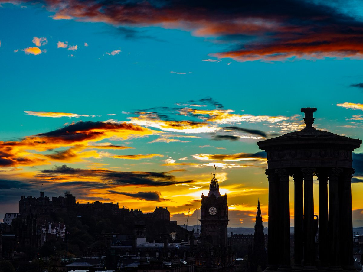 edinburgh's tweet image. As today marks the winter solstice, this time of year we experience some of Edinburgh’s most beautiful sunrises and sunsets 🌇  

#ForeverEdinburgh #VisitEdinburgh #EdinPhoto