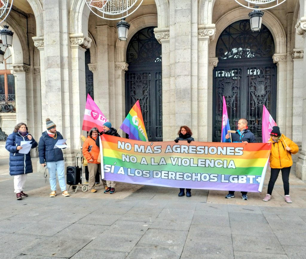 MiguelBayn1's tweet photo. Concentración contra la #LGBTIFOBIA en #Valladolid. ¡No más agresiones!
Gracias a todos los que allí estabais apoyando la causa, junto a la ministra de igualdad @_anaredondo_ , @herreropedro @DrJAOtero @rocioanguita @martinjfernande @velezpsoe
@FTrianguloCyL 
#21Diciembre https://t.co/XYUkxDJg1S