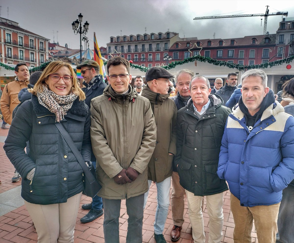 MiguelBayn1's tweet photo. Concentración contra la #LGBTIFOBIA en #Valladolid. ¡No más agresiones!
Gracias a todos los que allí estabais apoyando la causa, junto a la ministra de igualdad @_anaredondo_ , @herreropedro @DrJAOtero @rocioanguita @martinjfernande @velezpsoe
@FTrianguloCyL 
#21Diciembre https://t.co/XYUkxDJg1S