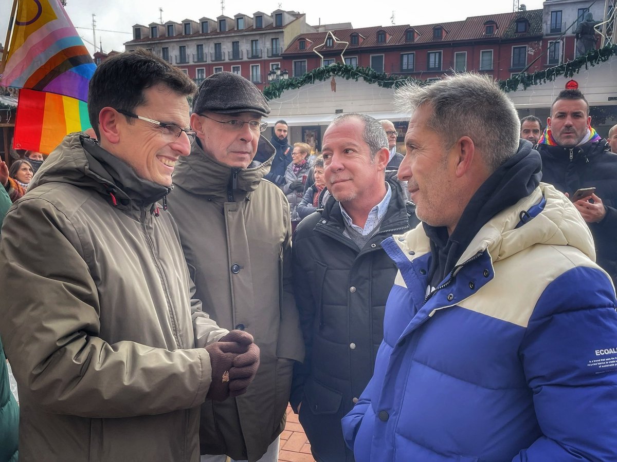 MiguelBayn1's tweet photo. Concentración contra la #LGBTIFOBIA en #Valladolid. ¡No más agresiones!
Gracias a todos los que allí estabais apoyando la causa, junto a la ministra de igualdad @_anaredondo_ , @herreropedro @DrJAOtero @rocioanguita @martinjfernande @velezpsoe
@FTrianguloCyL 
#21Diciembre https://t.co/XYUkxDJg1S