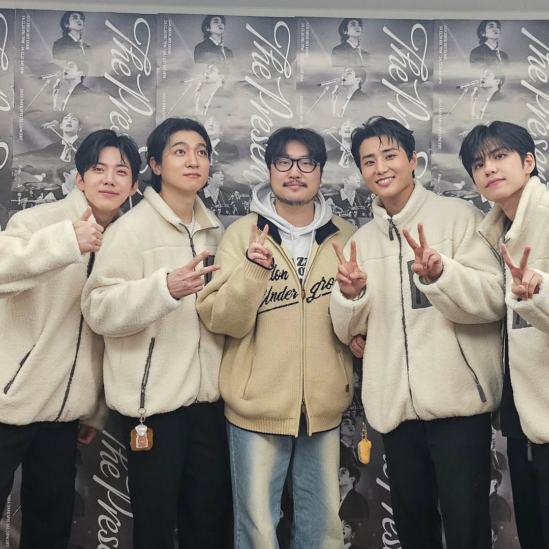 carpediemk1219d's tweet photo. 241221 조매력 님 인스타

약 10년간의 서사가 녹아든 공연
3시간이 넘는 러닝타임을 나도 재밌게 봤는데
마이데이 분들은 안좋아할수가 없겠다 싶더라고요
라이브는 말할것도 없고. 귀감이 되는 공연.
원필님이 동갑이에요 하고 인사해주시는데 내가다 충격먹음..
초대해주셔서 감사합니다 영케이형님 https://t.co/CRWPL0wbWS