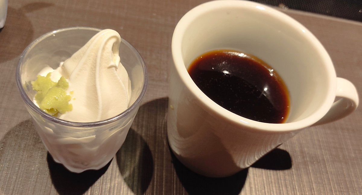 アレンジレシピ"わさびソフト" あーコレ、Youtube動画のずんだもん食レポで観たヤツだー!と僕もやってみたくなったので。一見悪ふざけにみえて意外にもよく合って美味い!という。推奨は少しの醤油も足すコトになってるケドわさびだけの方がスッキリしてるという個人的感想 