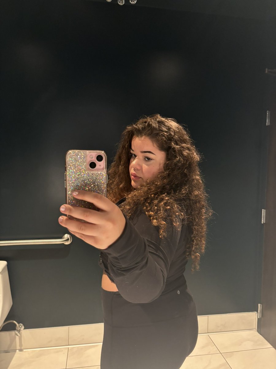 Mariaexotic20's tweet photo. Night out 🖤 https://t.co/GyH711TTCA