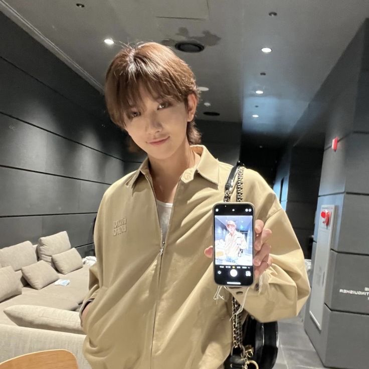 fun facts about joshua hong that you might not know : a thread 🦌
