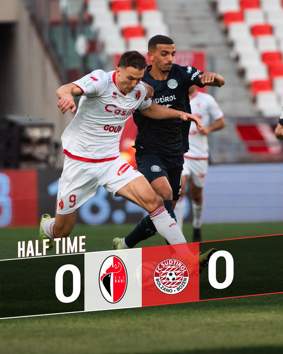 sscalciobari's tweet photo. ⚪️🔴🐔 #BARSUD HT 0-0
•
#sscbari #serieBKT #serieB #legaB https://t.co/NdSk1uwzLU