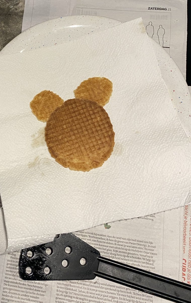 vanhasseld's tweet photo. Traditie in ere houden.
Knieperie’s bak’n. Rechts knieperie speciaal. Op naar een voorspoedig en vredig 2025 voor iedereen. https://t.co/a53dZeblhX