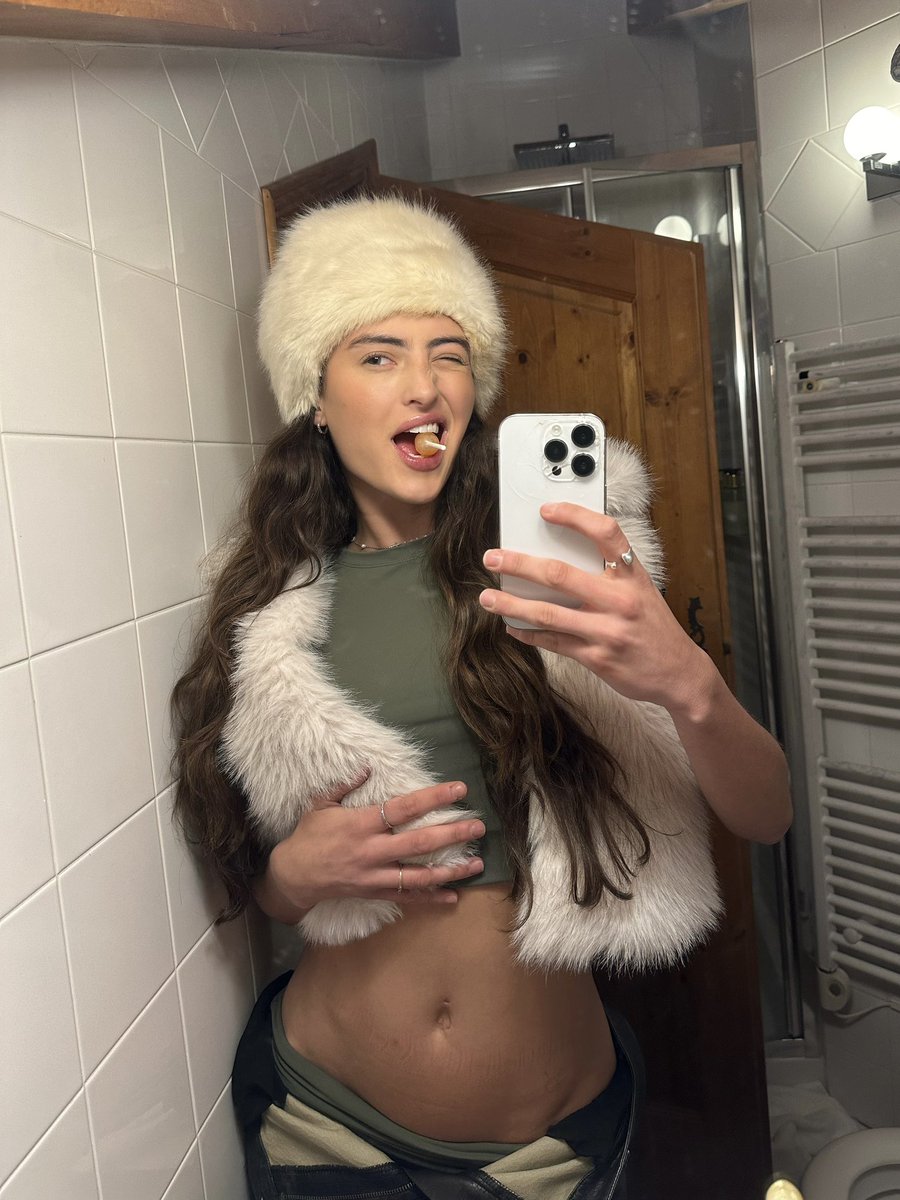 mayagrelll's tweet photo. SO I CAVED 🦷😹 https://t.co/i8K09feujF
