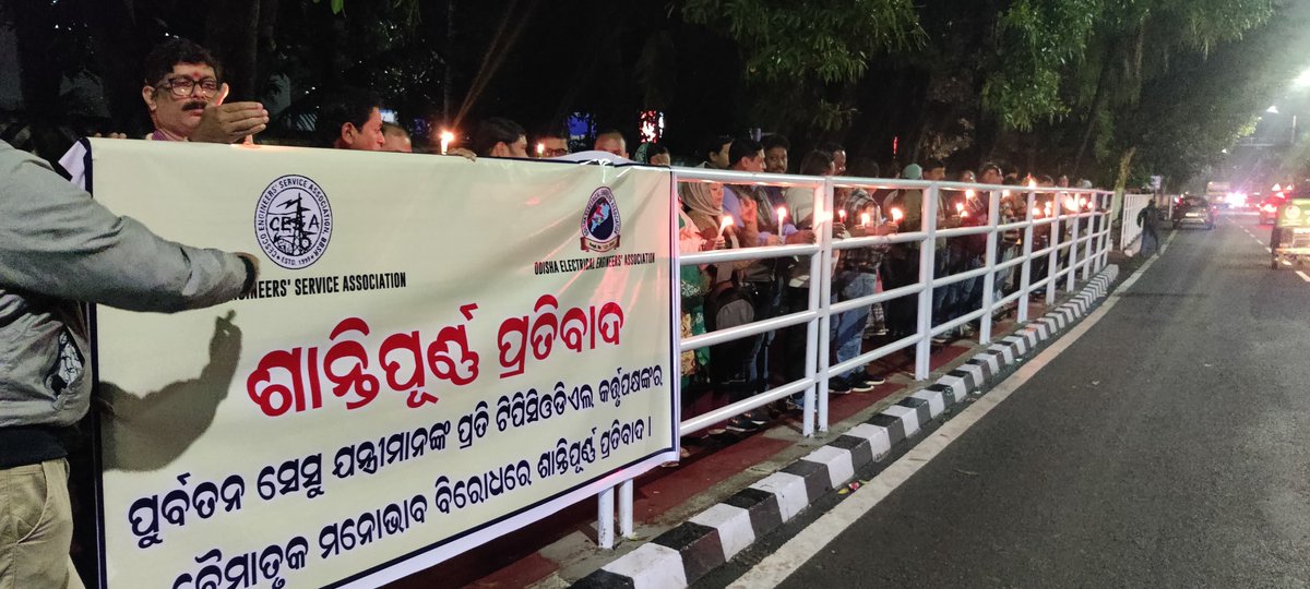 CescoService's tweet photo. Peaceful &amp; democratic #Candlelightprotest was organized on 21st Dec'2024, by CESA &amp; OEEA in front of Corporate Office of #TPCODL. Protest was staged to raise concerns over the unlawful , unethical actions, discriminatory treatment towards #CESUEngineers by #TataPower Management. https://t.co/qw2pzCRdRW