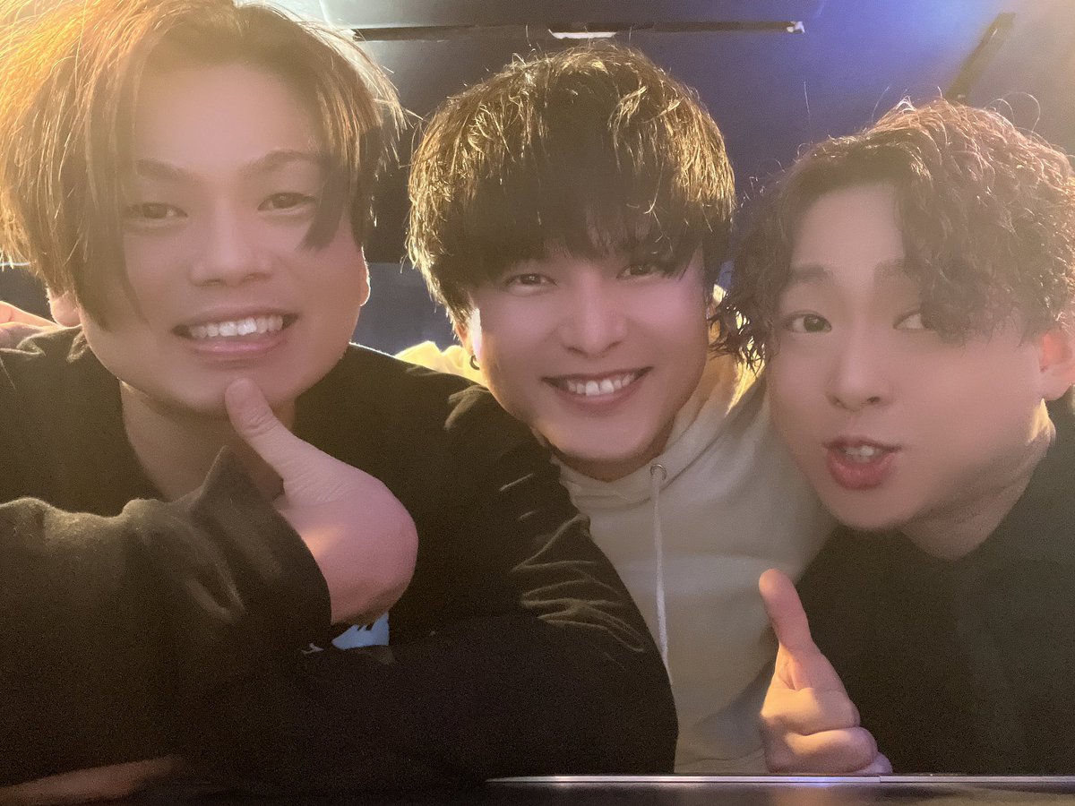 Tface_Singer's tweet photo. 沢山笑って
沢山語り合って
沢山呑んだ至福の1日!
2024年ラストBar blue
ゲスト出勤は
最幸の忘年会でした!!
お忙しい中
ご来店いただいた皆様
ありがとうございました!
来年2025年のゲスト出勤も
お楽しみにー!!
#Barblue https://t.co/KMgOM2LzQ2