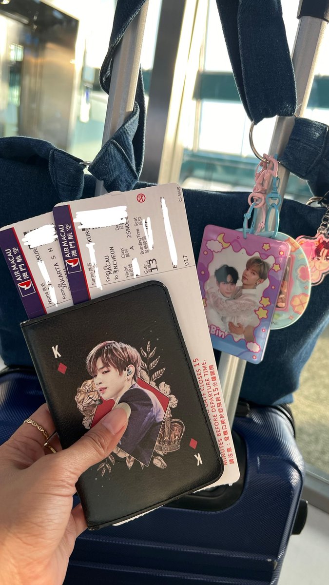 LoveLatteHB's tweet photo. 📍Budget Liburan ke Korea 23 Hari📍

-A Thread-

Halo gaes.. Karna aku gabut (sebenernya enggak sih bawa lemburan😭), jadi aku mau share budget ke KR bulan Nov-Des kemarin selama 23 hari. Yes 23 hari🤣🤣

Disclaimer : 
- ini thread amatir, pasti bakal berantakan, mohon dimaklumi
- ini pengalaman pribadi, menyesuaikan dengan kebutuhan pribadi. Termasuk ngefangirl, jadi tidak bisa dijadikan patokan 100%. Ambil informasi yg sekiranya dibutuhkan dan sesuai
- nominal yg tertera dipastikan ada yang perkiraan / estimasi yg paling mendekati. Soalnya gak ngitung detail banget. 
- feel free untuk mengoreksi dan menambahkan.

Kalo mau tanya bisa langsung qrt aja, atau mau lebih detail bisa DM, tp aku yg DM duluan nanti ya.. 
semoga bermanfaat.. 😍🫶🏻