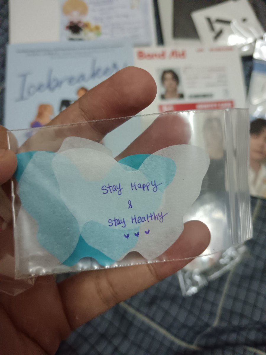 ddabluedihati's tweet photo. Thank you my santa @onlyuyk1912 ❤️ Thanks for spoiling me with so many gifts! Im still amazed that she got me a novel that has been on my wishlist for so long! Inc a full set of sungjin's band aid, dowoon's pc &amp; svt album after knowing that im a carat too!!

#SecretSantaSiapaTuuu https://t.co/uw8w2myS5A