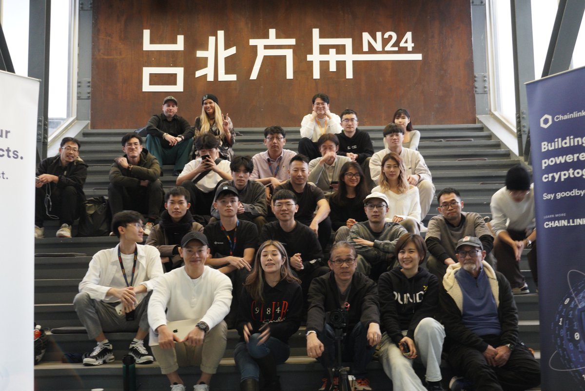 hootandhodl's tweet image. So excited to have hosted &amp;amp; spoken at “Linking Taiwan: Bridging to the OnChain Future” during #TaipeiBlockchainWeek as a @ChainlinkCN Advocate! Big thanks to Cecily, Leo (TBA), Dr. Danny (#PundiX), &amp;amp; AlexC (#TauProtocol). Great talk on #Blockchain &amp;amp; #AI. 
Thanks for the support!