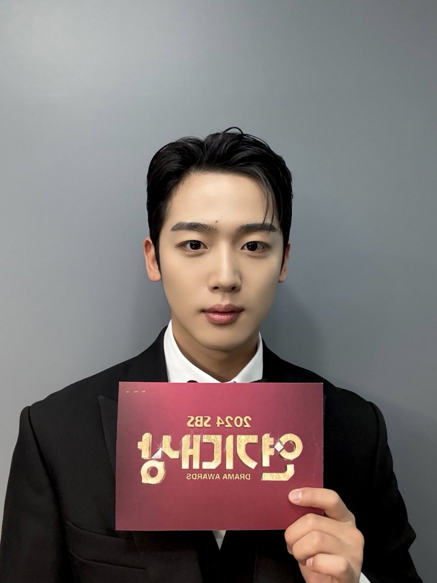 WEi__Official's tweet photo. 등장만으로 주변이 환해지는 요한효과💡✨
조금 긴장했지만 요한이답게 멋지게 마무리했습니다☺️ 
늦은 시간까지 함께해 주셔서 감사합니다 모두 좋은 꿈 꾸세요 🌙

#위아이 #WEi
#김요한 #KIMYOHAN https://t.co/cp1lU2FDpe
