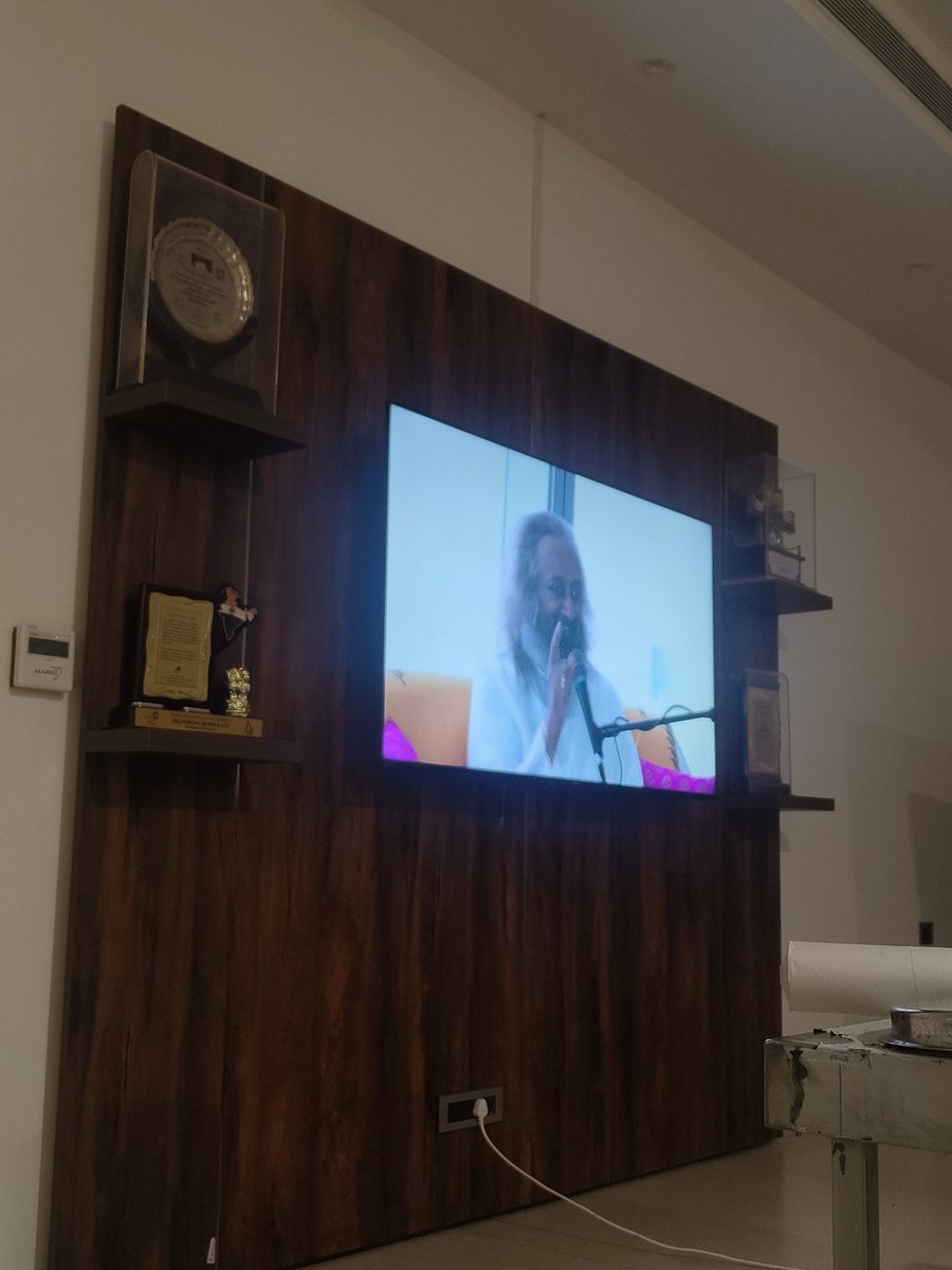 vaibhavatttc's tweet image. #worldmediteswithGurudev Witnessed the historic event today on the day of inaugural World Meditation Day 21st Dec 2025 @Gurudev Sri Sri Ravi Shankar
