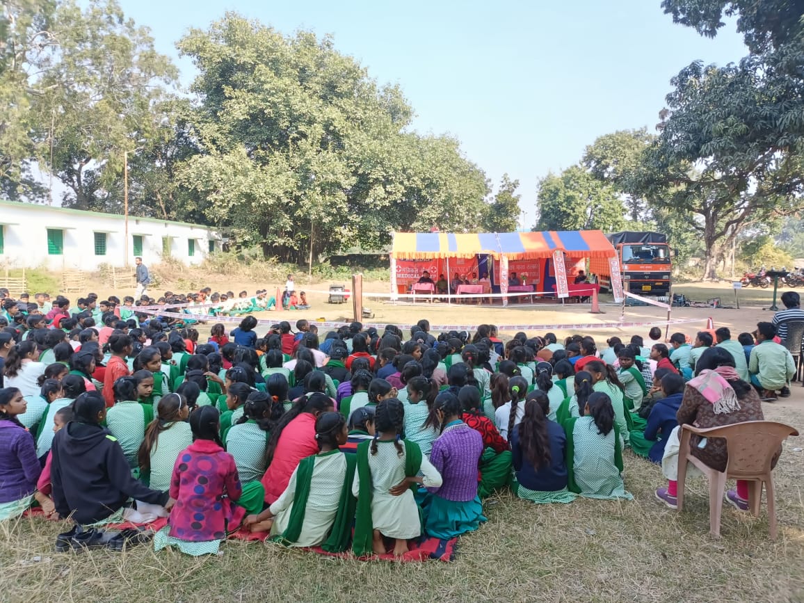 09NDRF's tweet image. A #Mock Exercise on #earthquake safety was conducted by #NDRF at Higher secondary #school #Gumma, Block #Poreyahat West, #Godda (JH).
 Deputy election officer a/w other stakeholders were participated.
@NDRFHQ 
@ndmaindia 
@RanchiPIB 
@DC_Godda 
@HQ_DG_NCC 
@CivilDefence5