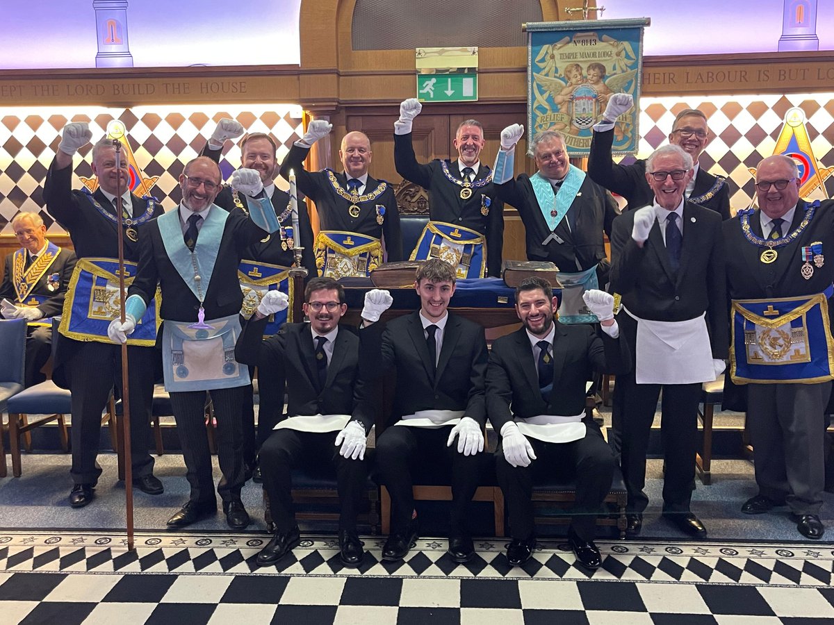 buckspgl's tweet photo. Our Hallstone heroes celebrated 12DX (Twelve Days of Christmas) in style, with a final total of sixty initiations being conducted in the season.
If you are based in Bucks, you can join us here: https://t.co/RHx08bTTAf
#bucksmasons #newyearnewyou #12DX https://t.co/ynlEZdpu47