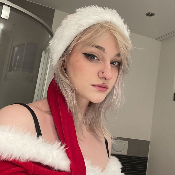 Guess who's back for Christmas Cuckies~?

You're favourite Dyke Goddess is here to remind you that any presents you get this year are far too good for you~

What did you do to earn them? Everything you get is really, if you think about it, better in the hands of a domme~