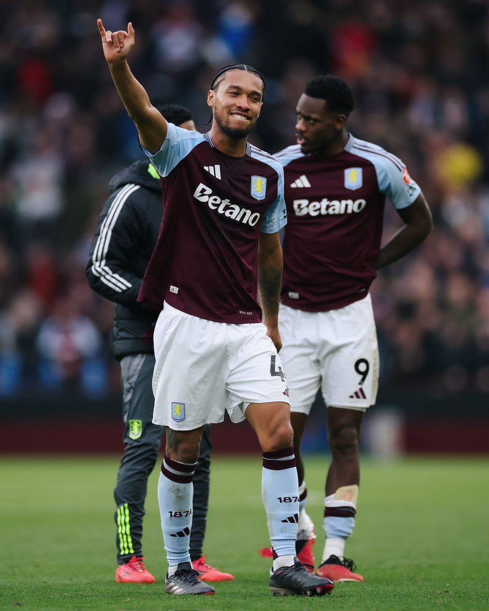 eccles742's tweet photo. A Boobs appreciation post. #AVFCMCI #AVFC https://t.co/QaTpQF3043