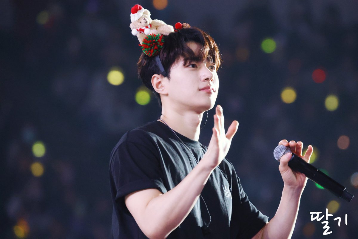 ting_lan87408's tweet photo. 241221 INFINITE 15th anniversary concert <LIMITED EDITION> Taipei 

#인피니트 #엘 #김명수 #KIMMYUNGSOO #MYUNGSOO https://t.co/rVdAK02ggw