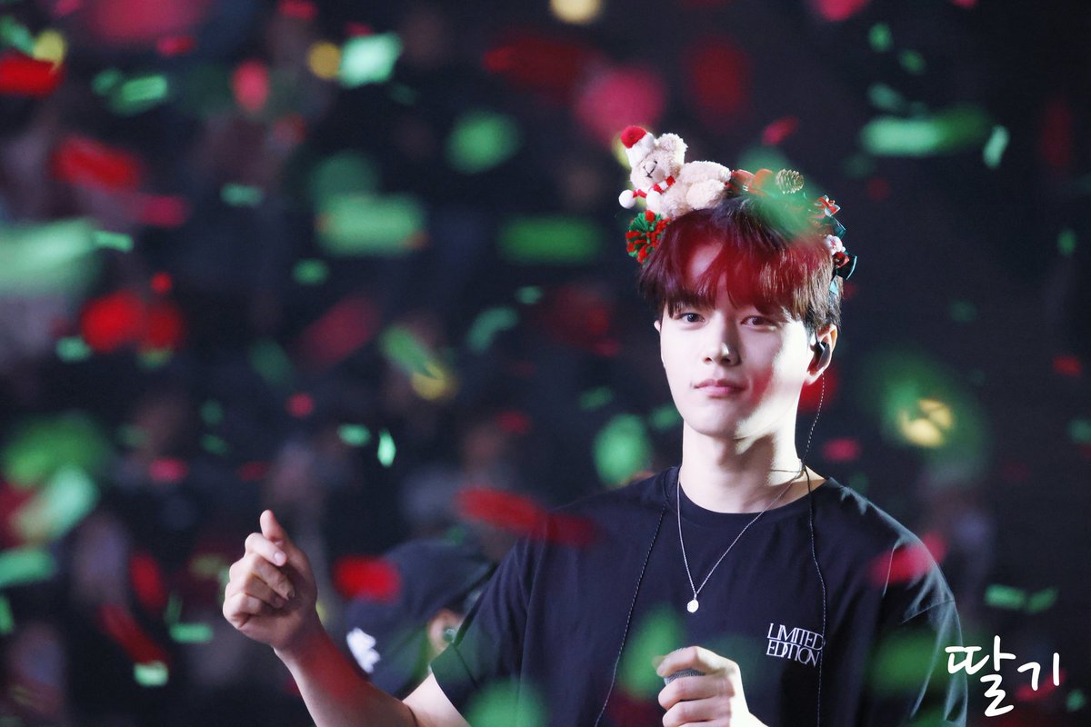 ting_lan87408's tweet photo. 241221 INFINITE 15th anniversary concert <LIMITED EDITION> Taipei 

#인피니트 #엘 #김명수 #KIMMYUNGSOO #MYUNGSOO https://t.co/rVdAK02ggw