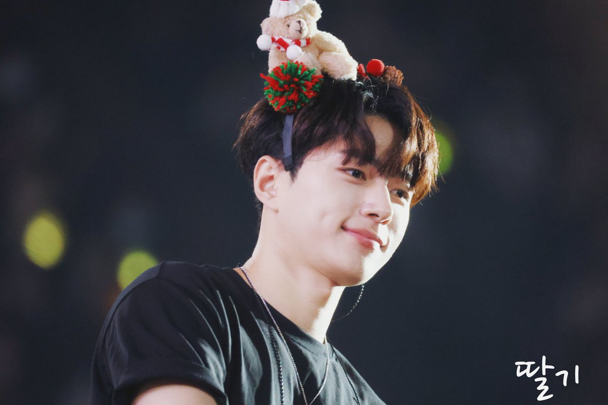 ting_lan87408's tweet photo. 241221 INFINITE 15th anniversary concert <LIMITED EDITION> Taipei 

#인피니트 #엘 #김명수 #KIMMYUNGSOO #MYUNGSOO https://t.co/rVdAK02ggw